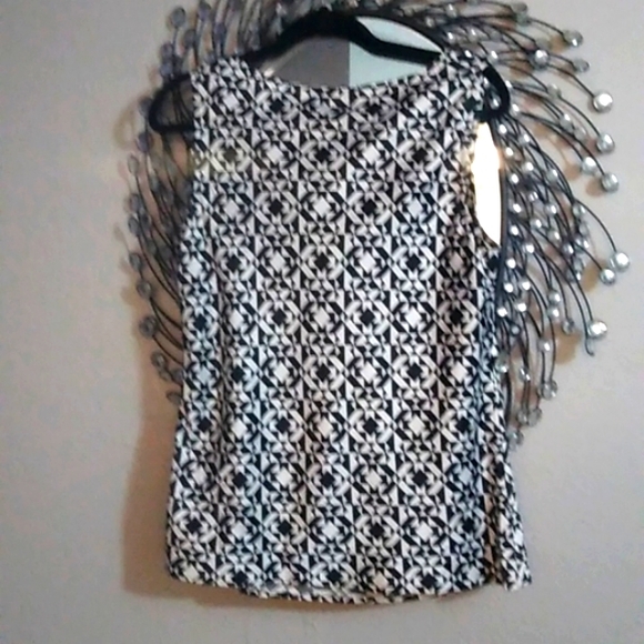 To the MAX Top - Picture 4 of 9